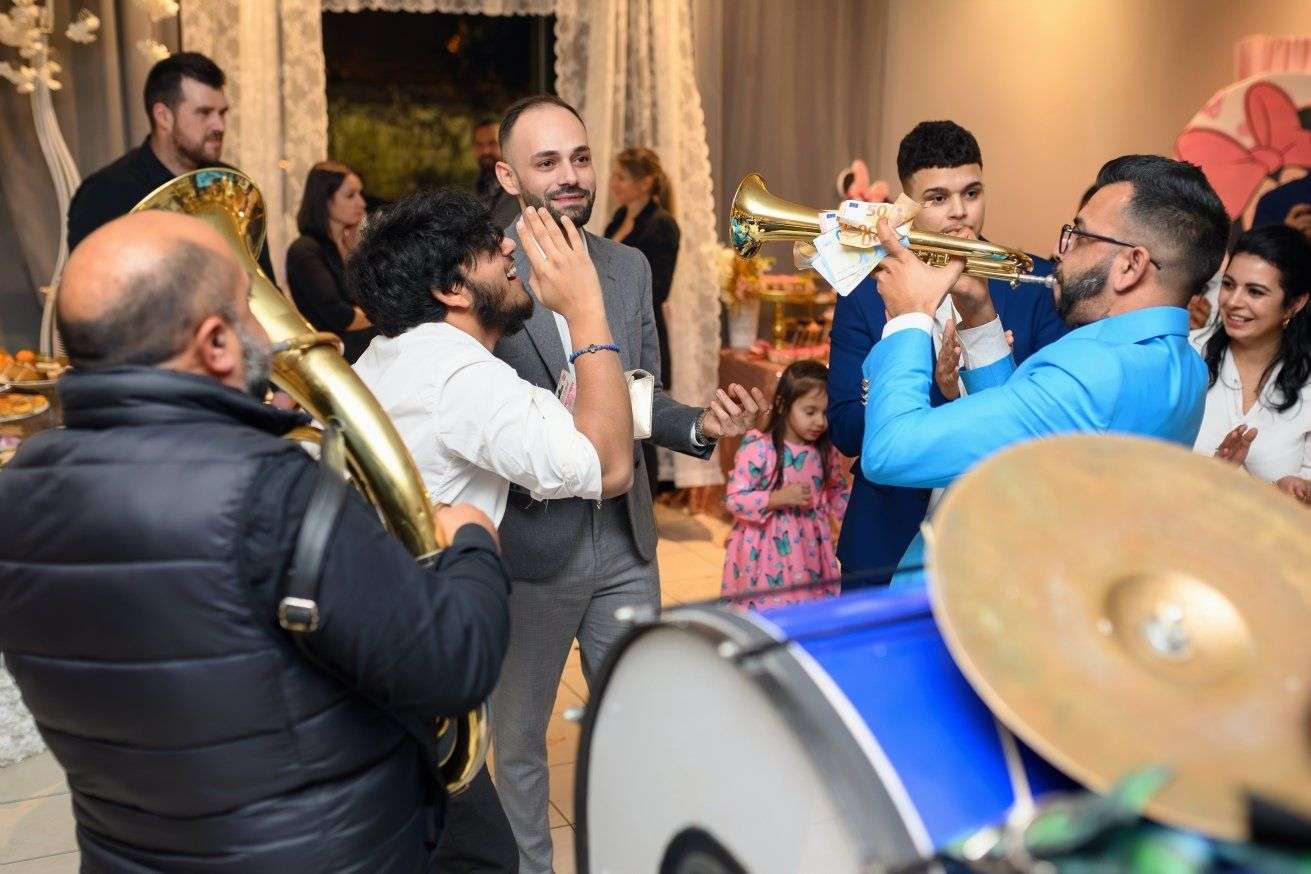 Najbolji trubači za svadbe i veselja u Srbiji uz pečenje i veselje – Mica Petrović Pobednik Guče